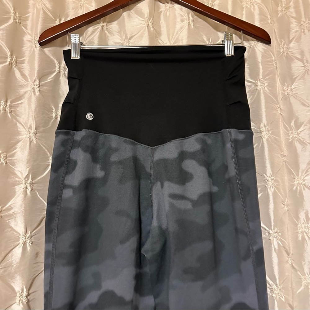 Zella Live In Maternity 7/8 Legging Gray Camo Over the Belly Comfy Sporty - Picture 5 of 11